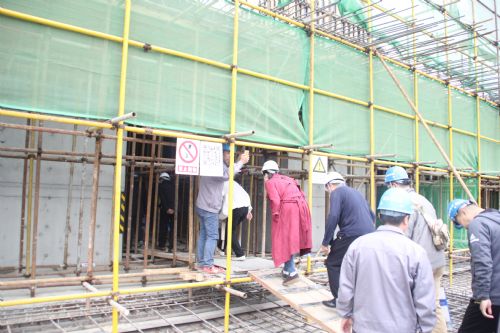 人防质监站组织对大郝家旧村改造项目人防工程观摩